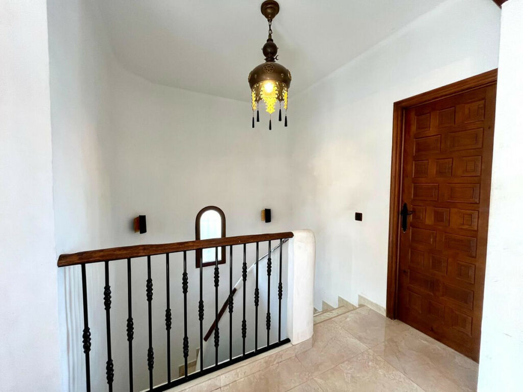 Detached Villa Villamartin Alicante - image 18