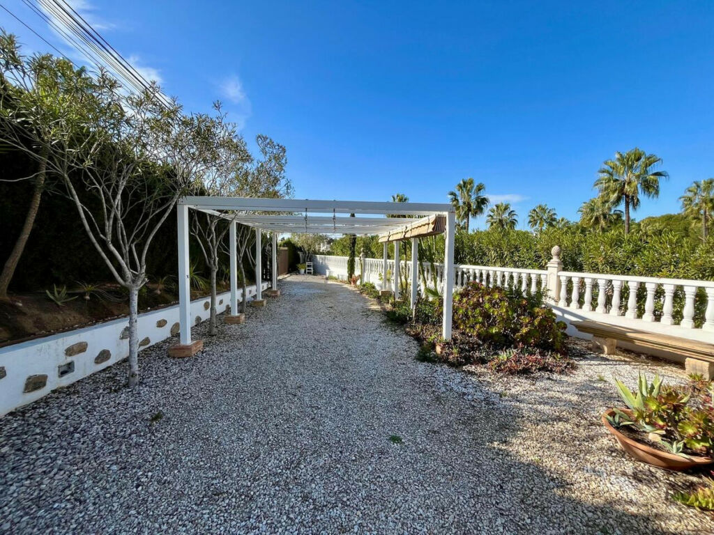 Detached Villa Villamartin Alicante - image 25