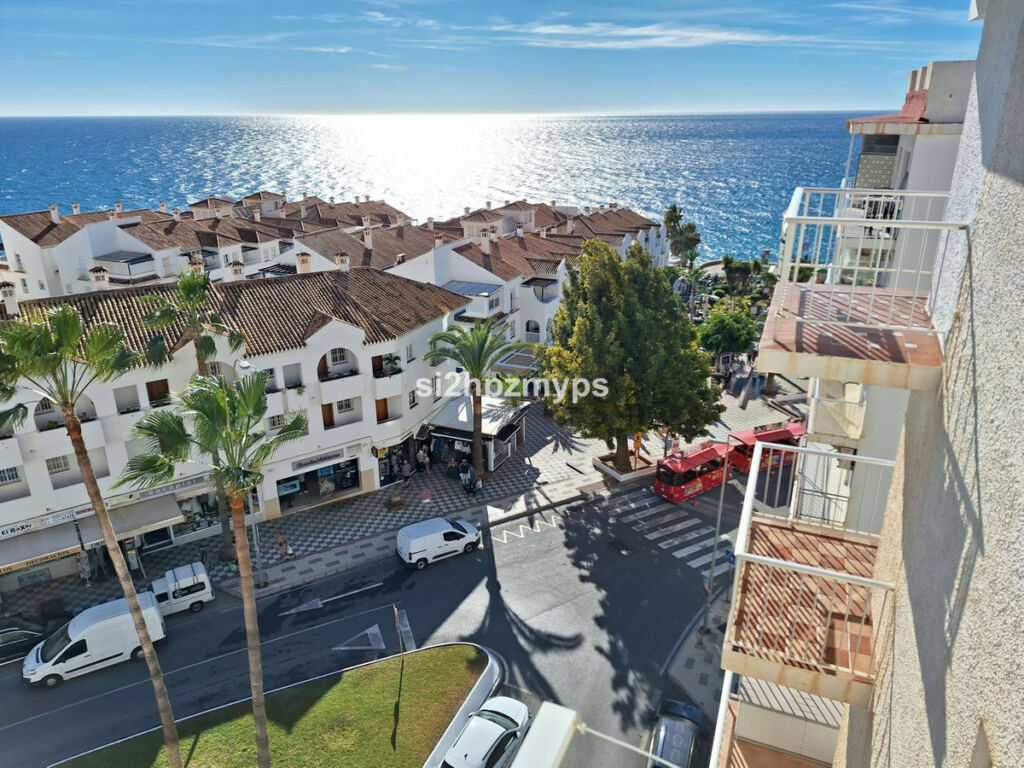 Top Floor Apartment Nerja Málaga - imagen 3