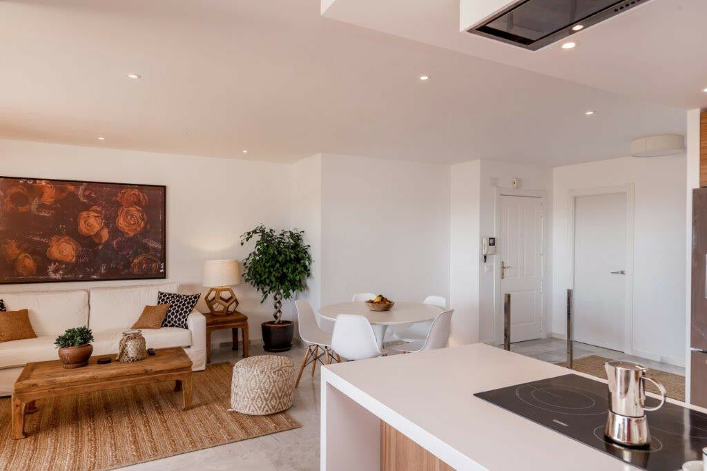 Middle Floor Apartment Nueva Andalucía Málaga - image 3