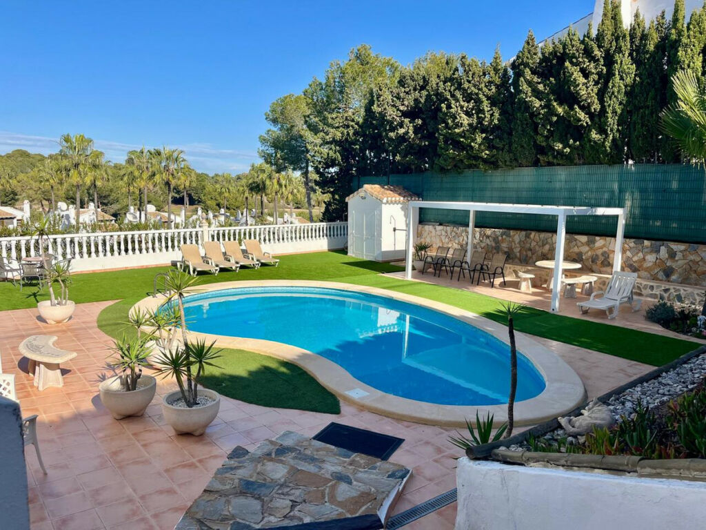 Detached Villa Villamartin Alicante - image 5