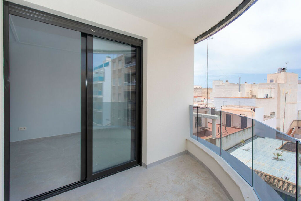 Middle Floor Apartment Torrevieja Alicante - image 11