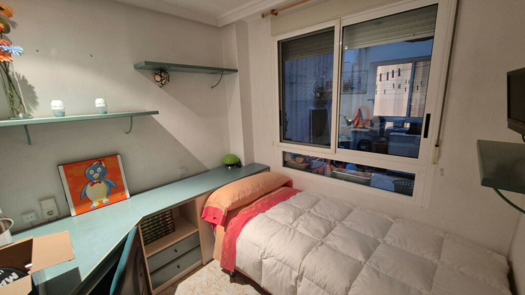 Middle Floor Apartment Torrevieja Alicante - imagen 12