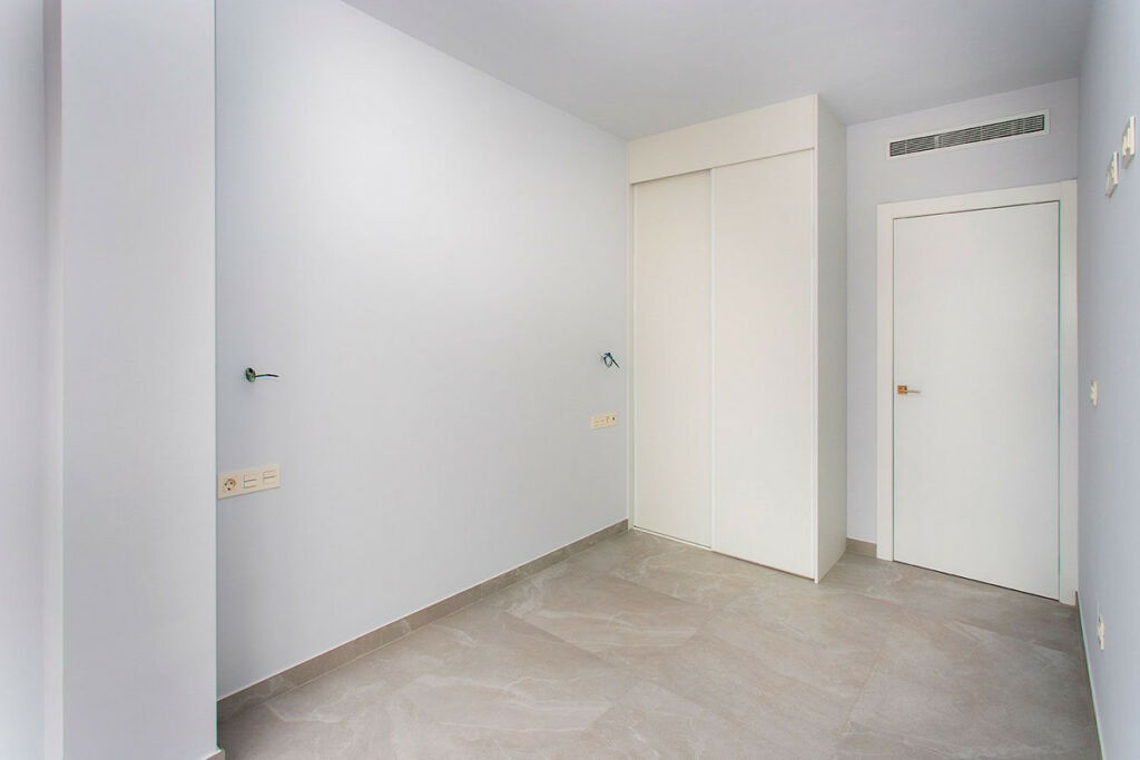 Middle Floor Apartment Torrevieja Alicante - image 14