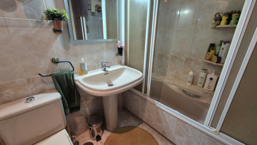 Middle Floor Apartment Torrevieja Alicante - imagen 16