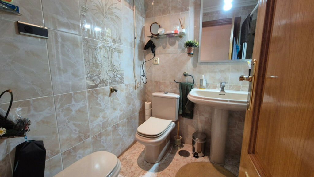 Middle Floor Apartment Torrevieja Alicante - imagen 17
