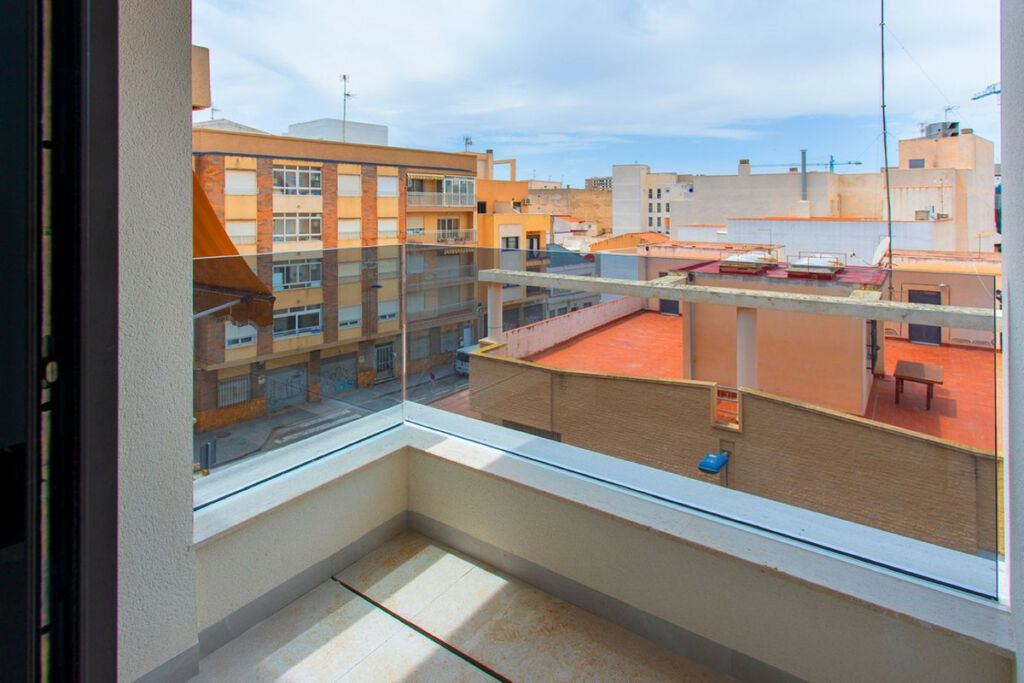 Middle Floor Apartment Torrevieja Alicante - image 24