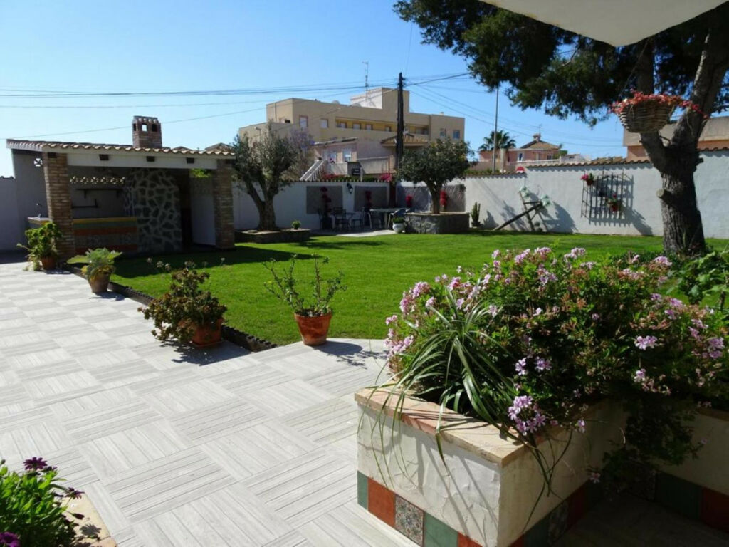 Detached Villa Cabo Roig Alicante - image 4