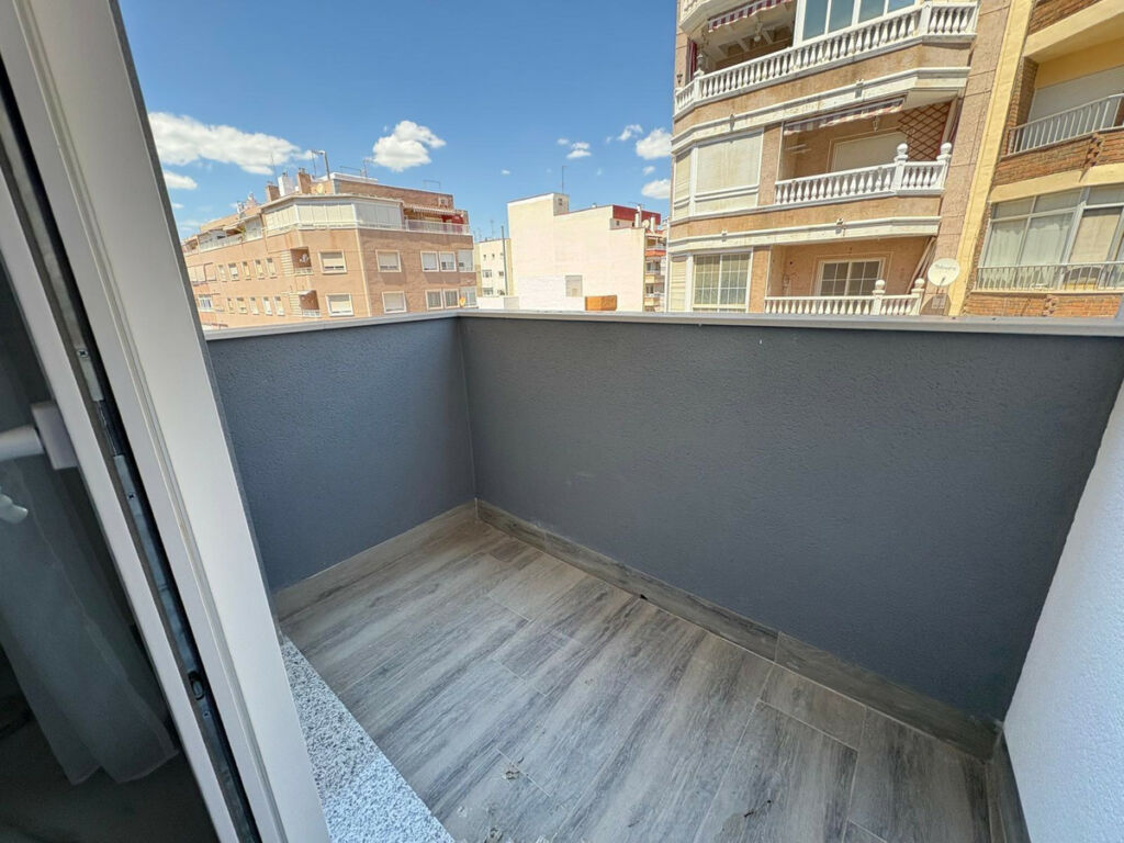 Middle Floor Apartment Torrevieja Alicante - zdjęcie 7