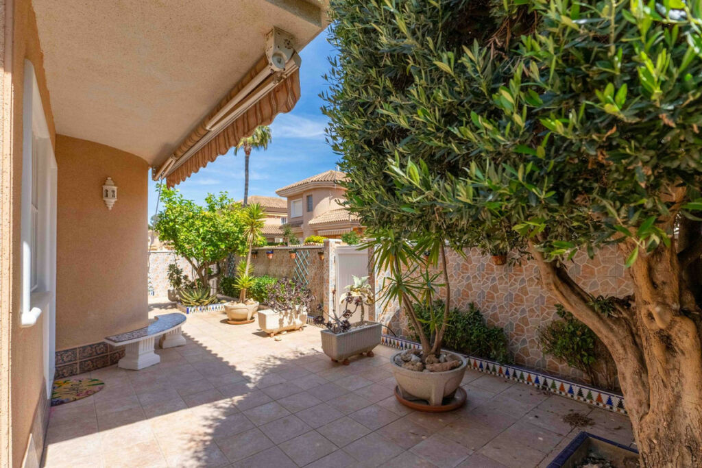 Detached Villa Punta Prima Alicante - zdjęcie 42