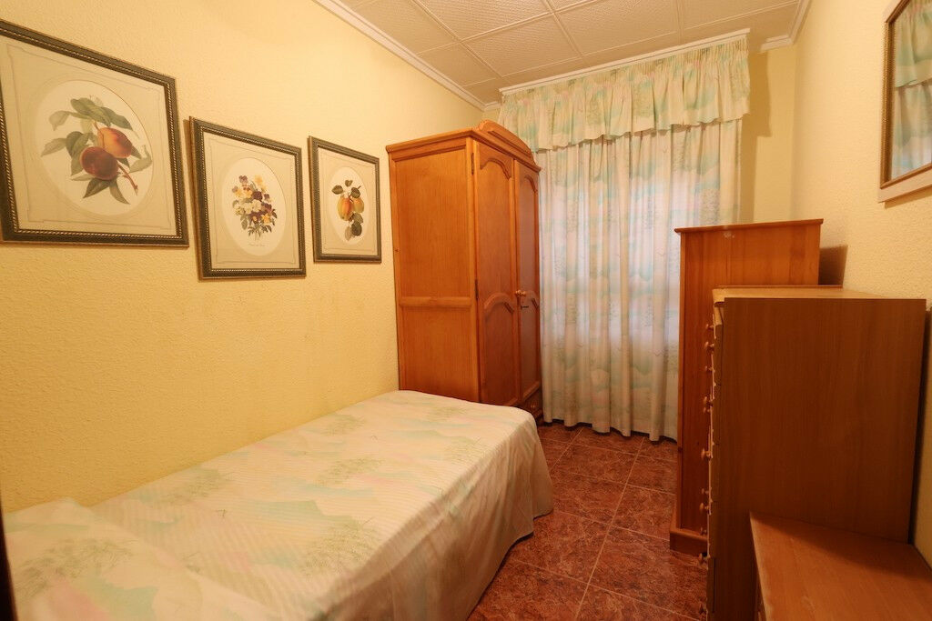Middle Floor Apartment Torrevieja Alicante - image 11