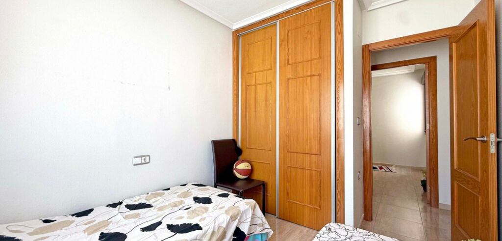 Middle Floor Apartment Torrevieja Alicante - imagen 12