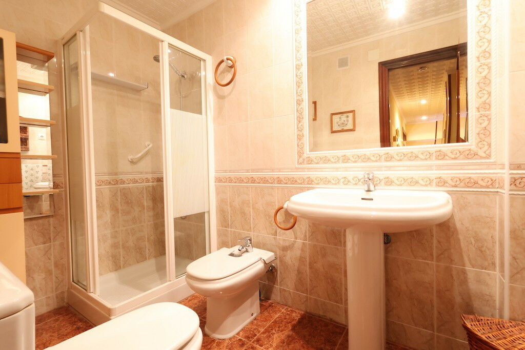 Middle Floor Apartment Torrevieja Alicante - image 14