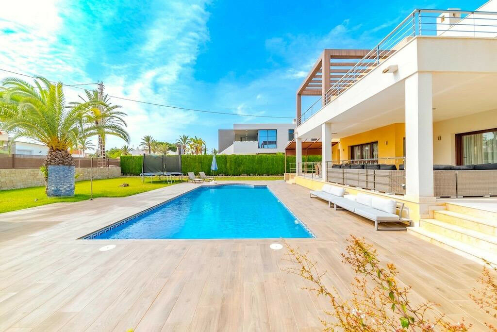 Detached Villa Cabo Roig Alicante - image 15