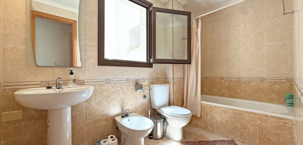 Middle Floor Apartment Torrevieja Alicante - imagen 15
