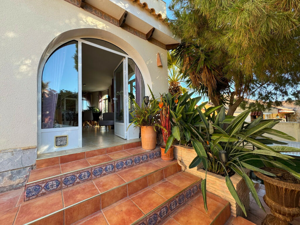 Detached Villa La Zenia Alicante - image 15