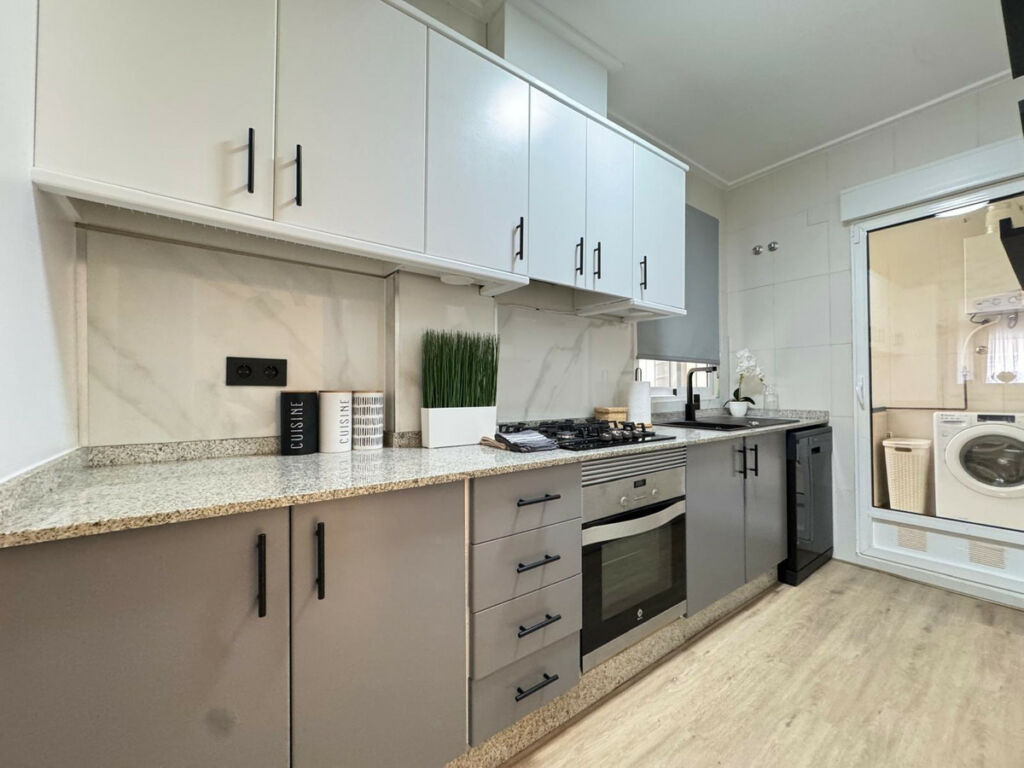 Middle Floor Apartment Torrevieja Alicante - zdjęcie 16