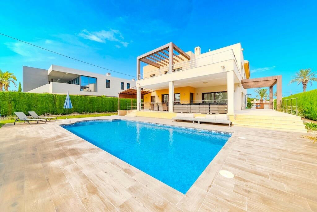 Detached Villa Cabo Roig Alicante - image 16