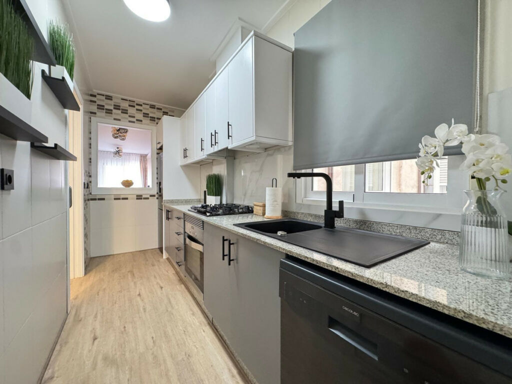 Middle Floor Apartment Torrevieja Alicante - zdjęcie 17