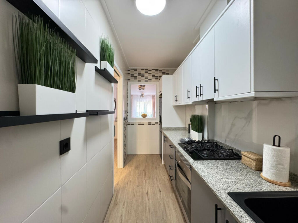 Middle Floor Apartment Torrevieja Alicante - zdjęcie 18