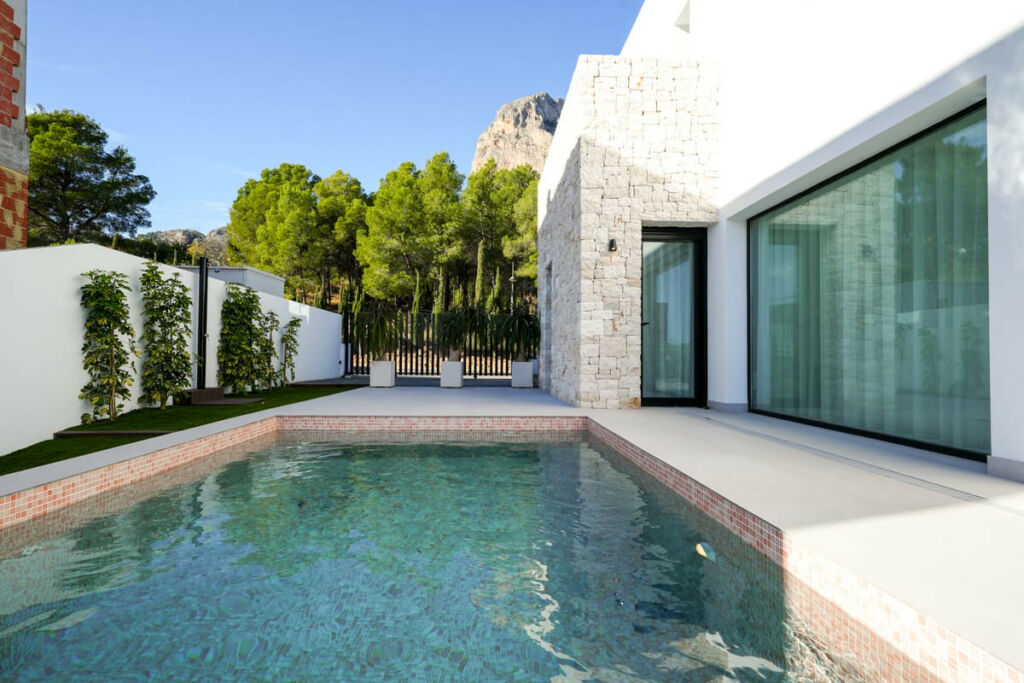 Detached Villa Polop Alicante - image 2