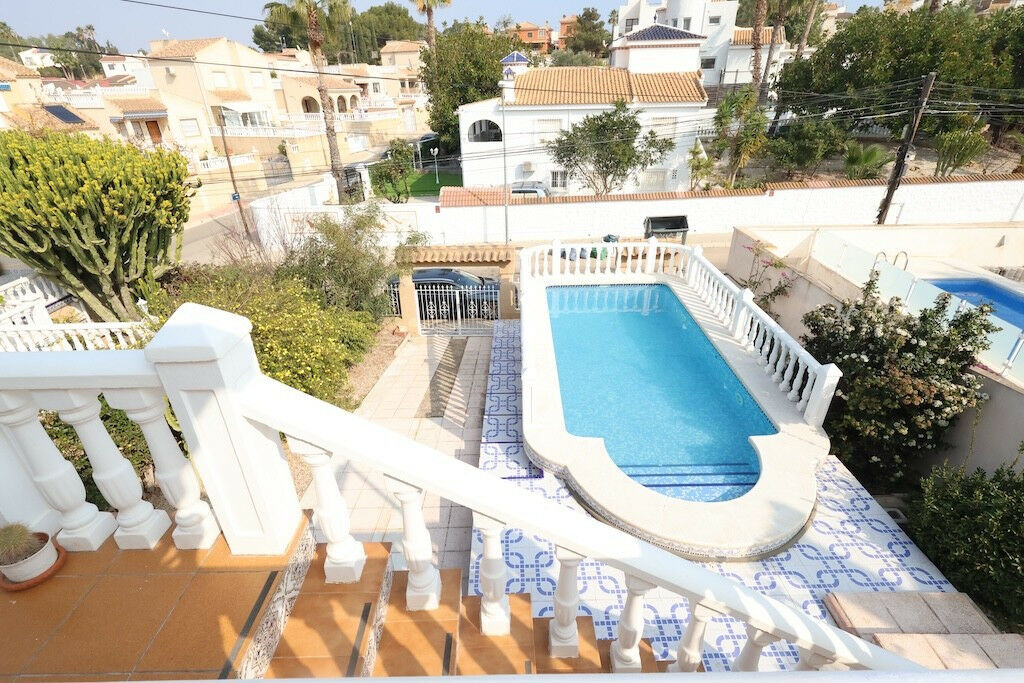 Townhouse Los Balcones Alicante - image 2