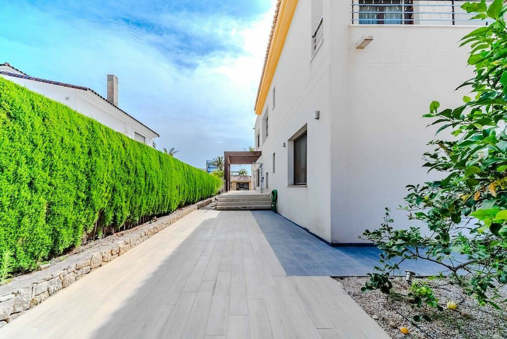Detached Villa Cabo Roig Alicante - image 25