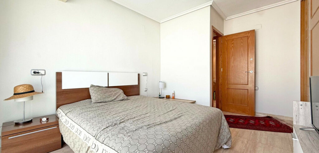 Middle Floor Apartment Torrevieja Alicante - imagen 4
