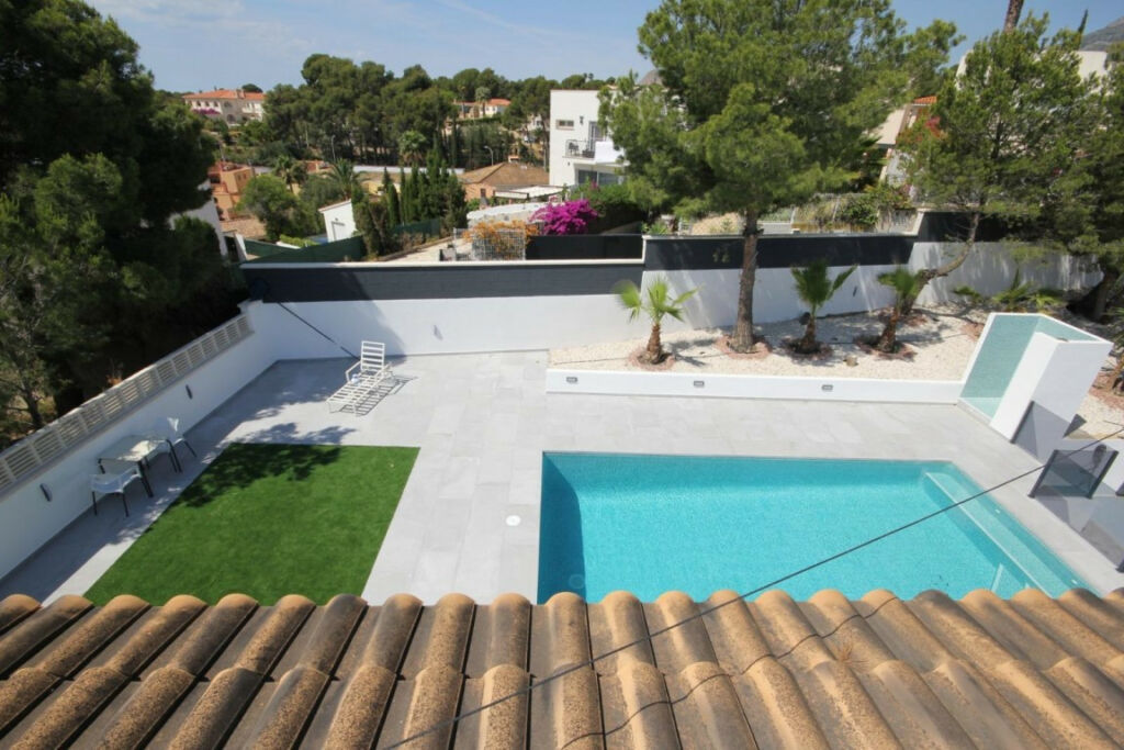 Detached Villa La Nucia Alicante - image 5