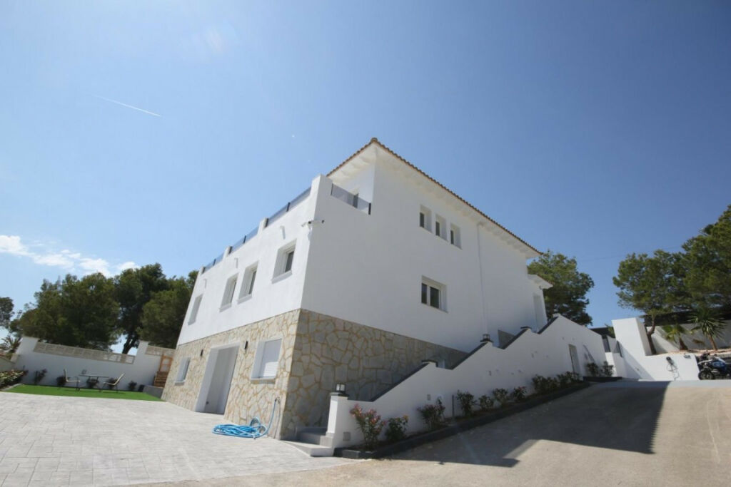 Detached Villa La Nucia Alicante - image 7