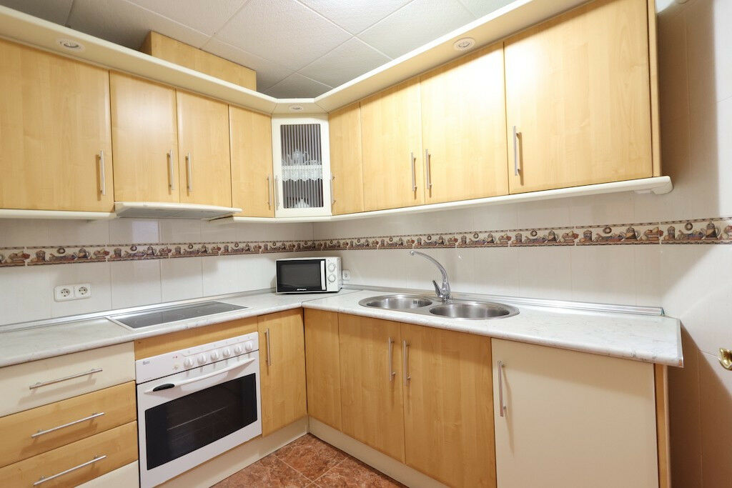 Middle Floor Apartment Torrevieja Alicante - image 7
