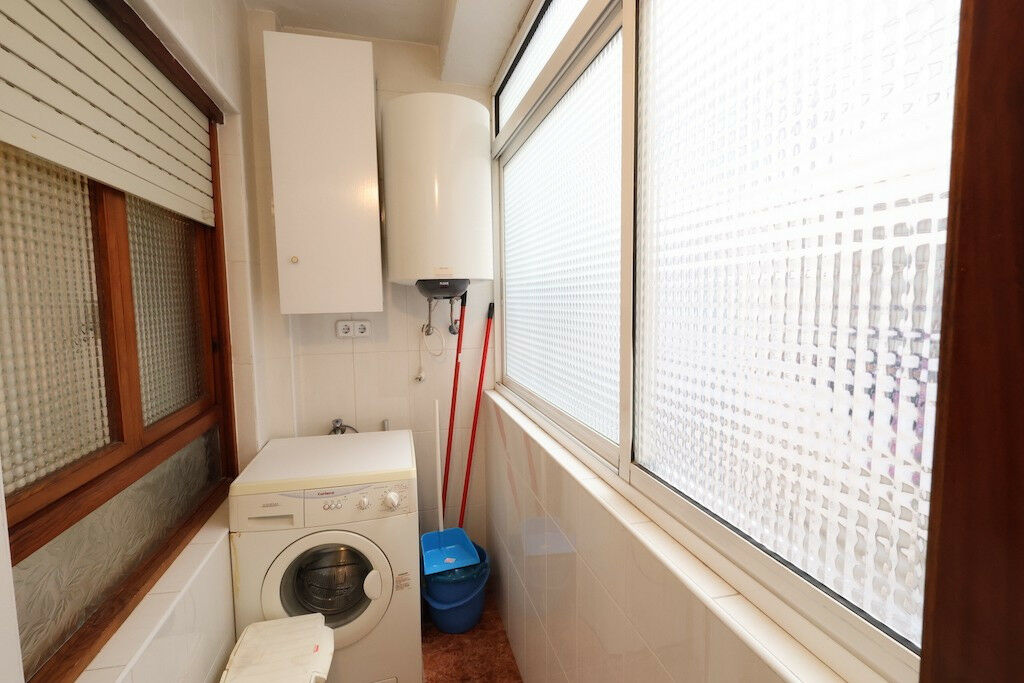 Middle Floor Apartment Torrevieja Alicante - image 8