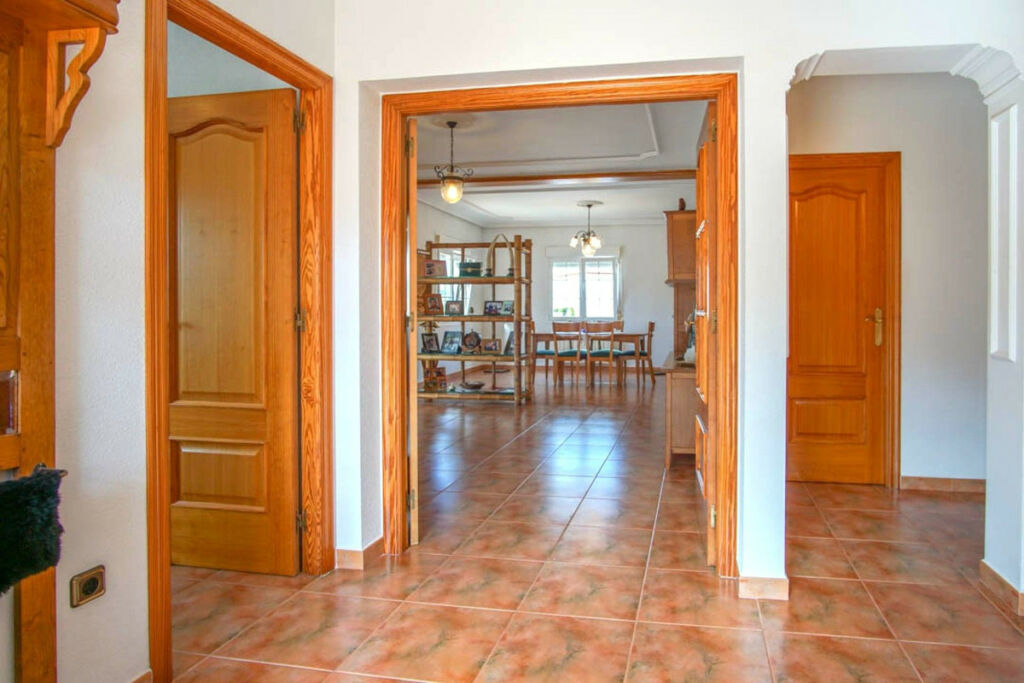 Detached Villa Los Pinos Alicante - image 10