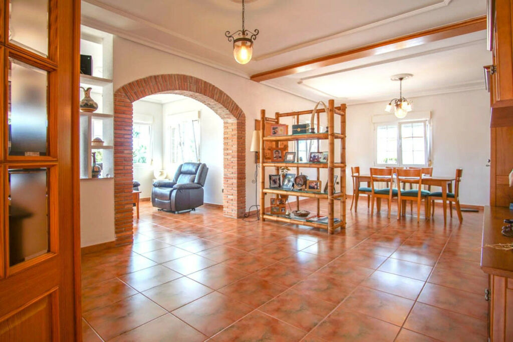 Detached Villa Los Pinos Alicante - image 11