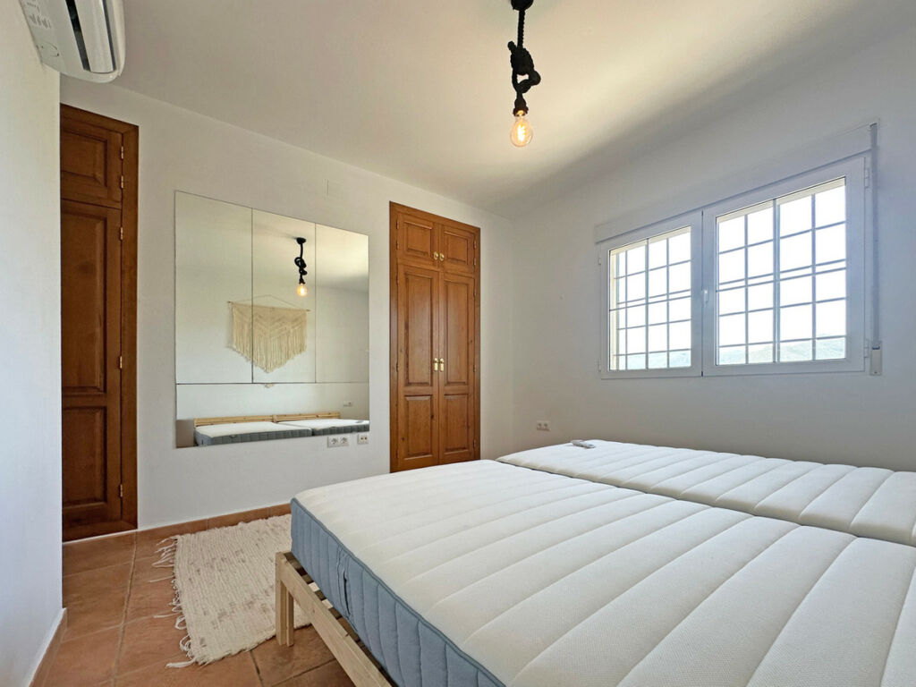 Detached Villa Jalon Alicante - image 11