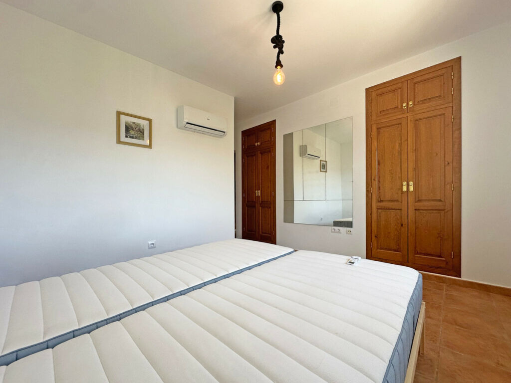 Detached Villa Jalon Alicante - image 12