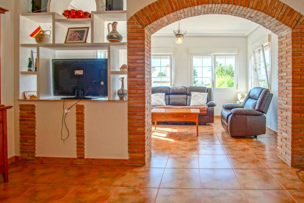 Detached Villa Los Pinos Alicante - image 13