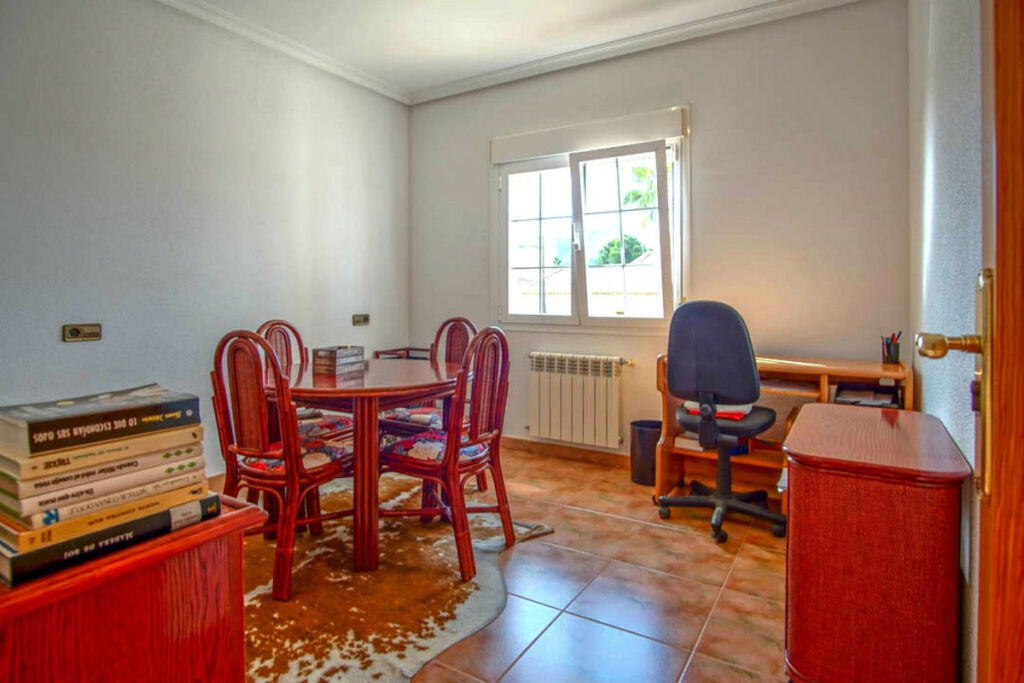 Detached Villa Los Pinos Alicante - image 15