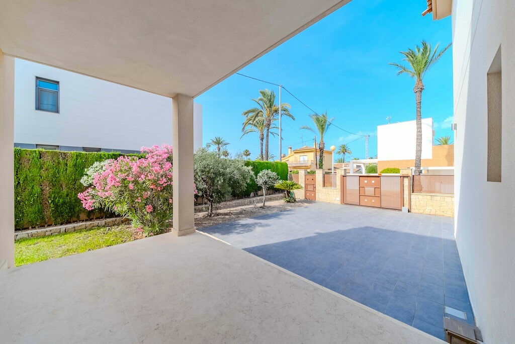 Detached Villa Cabo Roig Alicante - image 20