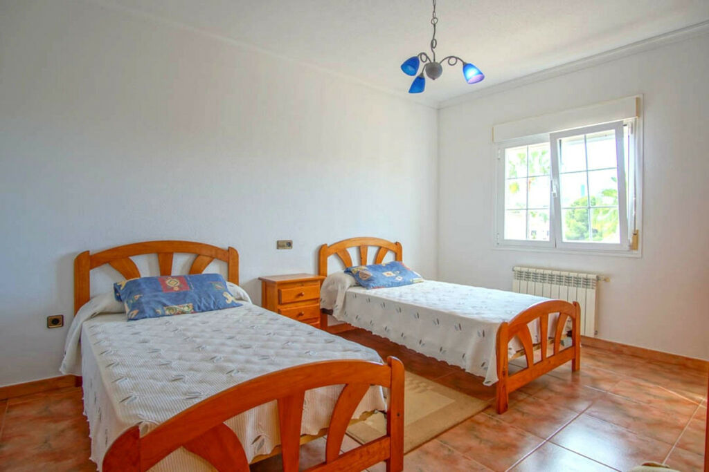 Detached Villa Los Pinos Alicante - image 22