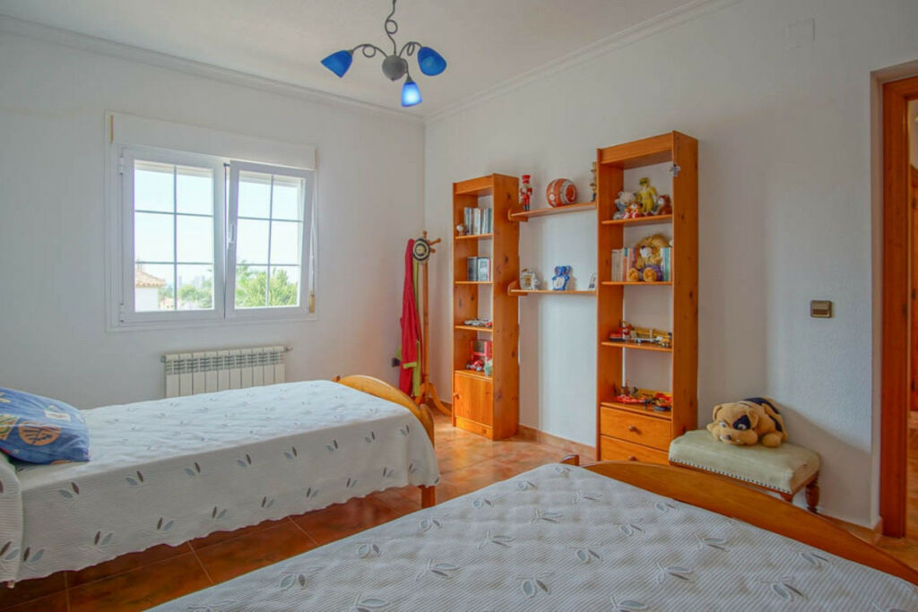 Detached Villa Los Pinos Alicante - image 24