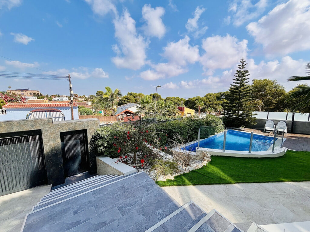 Detached Villa Los Balcones Alicante - Bild 27