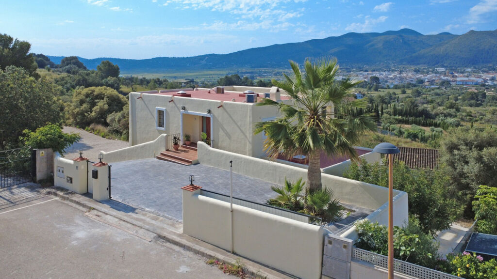 Detached Villa Jalon Alicante - image 3