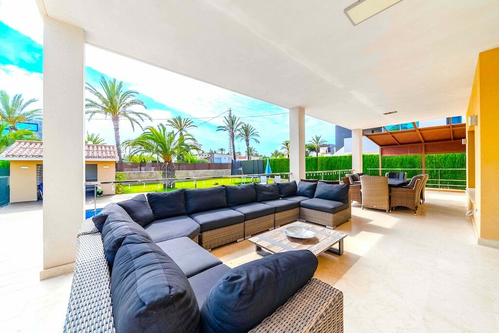 Detached Villa Cabo Roig Alicante - image 3