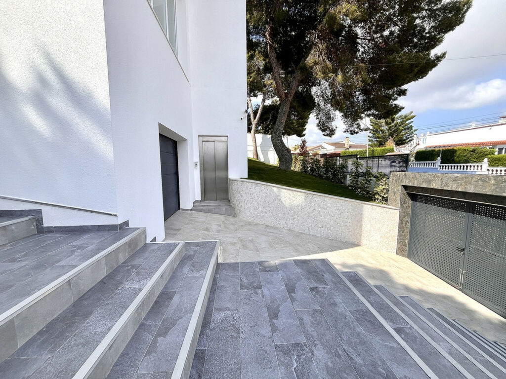 Detached Villa Los Balcones Alicante - Bild 34