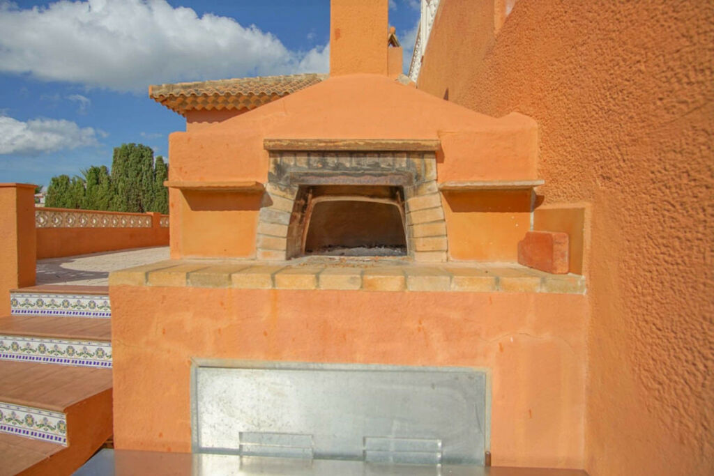 Detached Villa Los Pinos Alicante - image 38