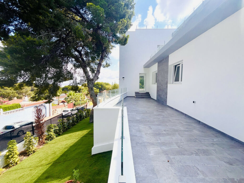 Detached Villa Los Balcones Alicante - Bild 39