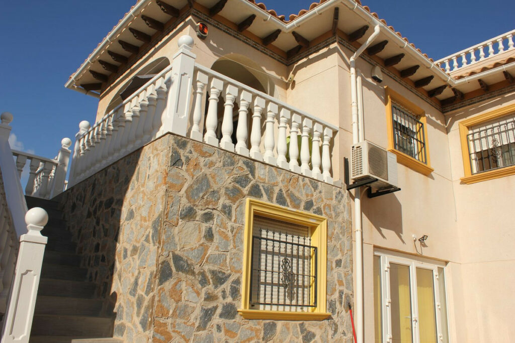 Detached Villa La Zenia Alicante - image 4