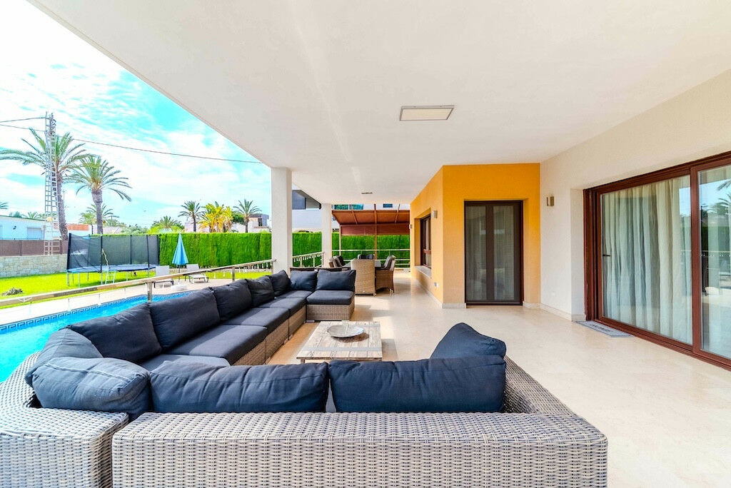Detached Villa Cabo Roig Alicante - image 7