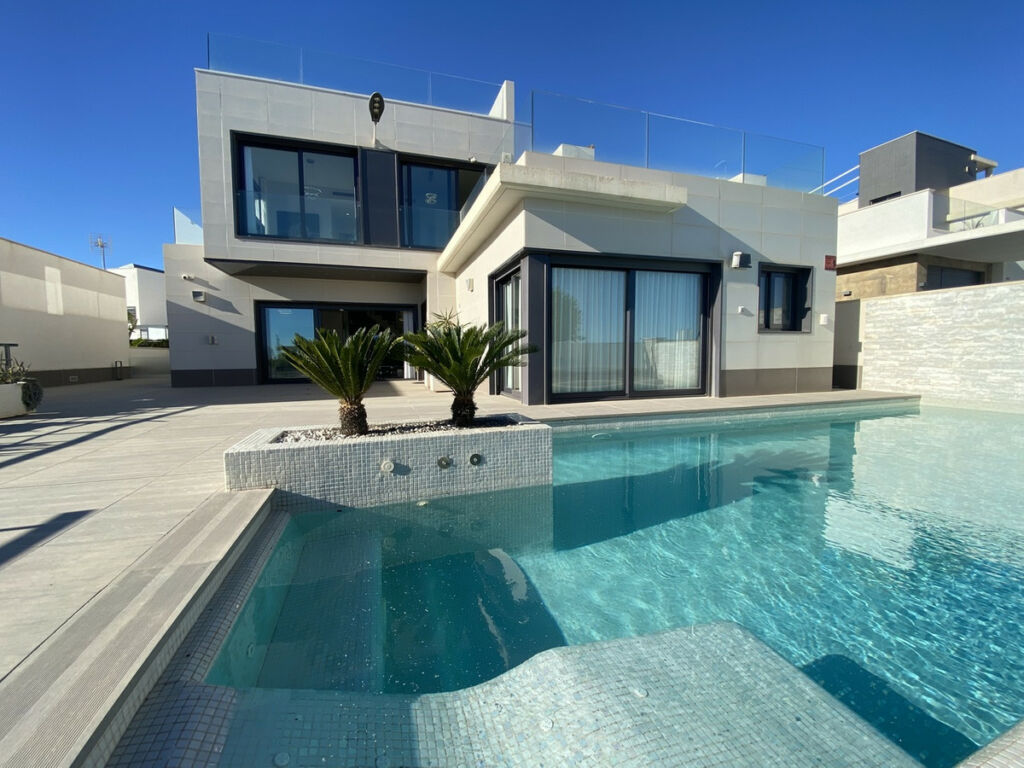 Detached Villa Villamartin Alicante